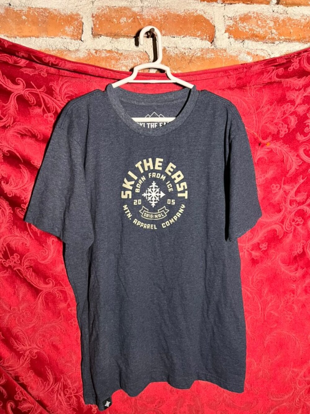 Ski The East Charcoal Grey Graphic T-Shirt Men’s Size Large